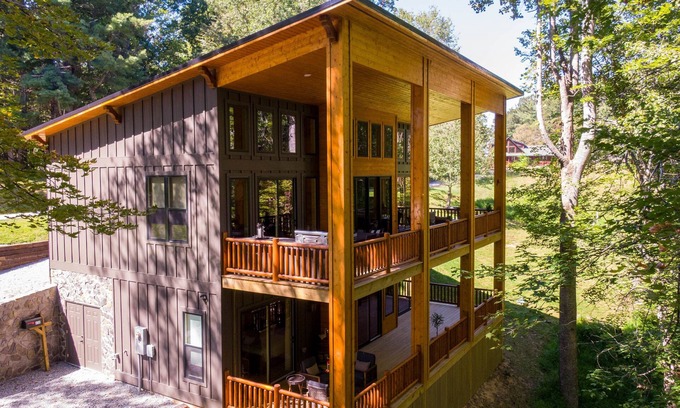 Piney Creek House | Rocky Creek Retreat - Private home with river access