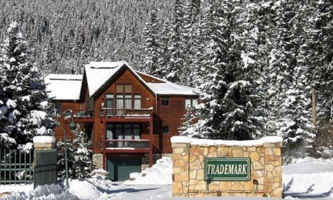 Old Town Condo | Rocky Mountain Retreat: Steps to Slopes, Hot Tub, Spectacular Views!