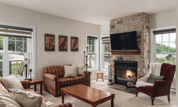 Saint-Faustin-Lac-Carre Condo | Rodeo Fest & Fall Color Fastival - Neve Mont-Blanc