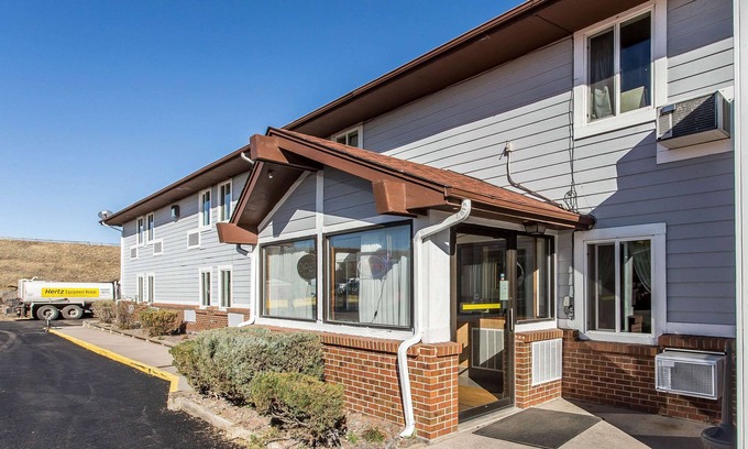 Cheyenne Hotel | Rodeway Inn Cheyenne I-80 East