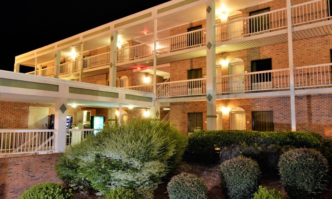 St. Andrews Hotel | Rodeway Inn Harbison Area