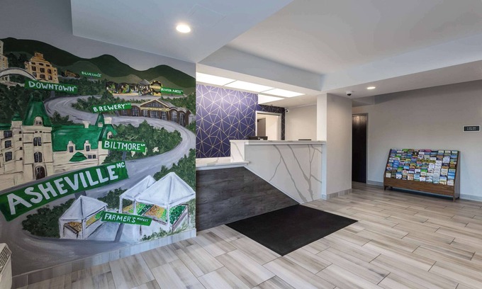Asheville Hotel | Rodeway Inn & Suites near Outlet Mall - Asheville