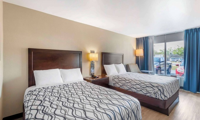 Orange Park Hotel | Rodeway Inn