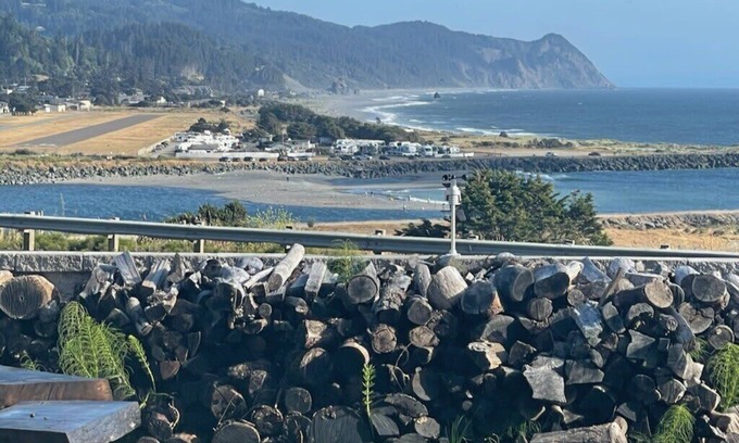 Gold Beach Apartment | Rogue Beach House Sum