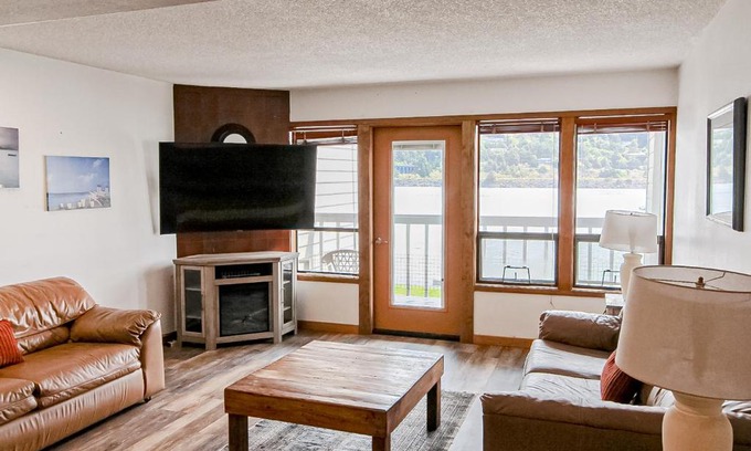 Gold Beach Hotel | Rogue River Relaxation