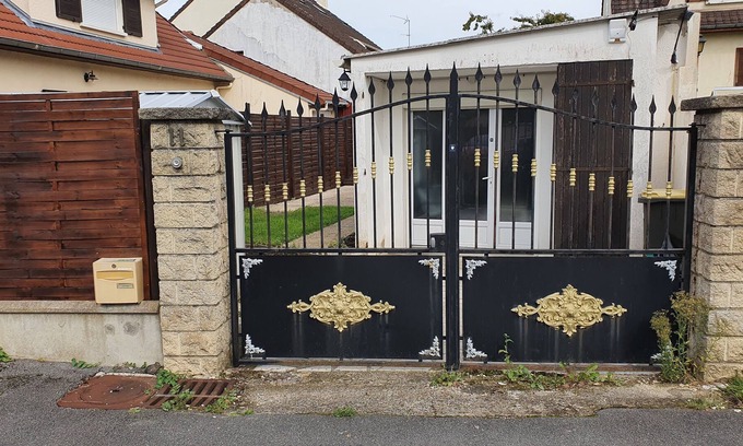 Roissy-en-Brie House | Roisséen house between Paris and Disneyland