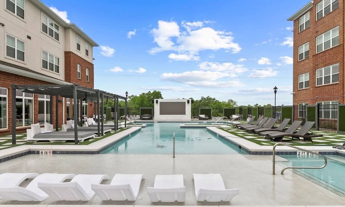 Tuscaloosa Condo | Rollin' on the River - Book for Football Season! Complex Pool & River Views!