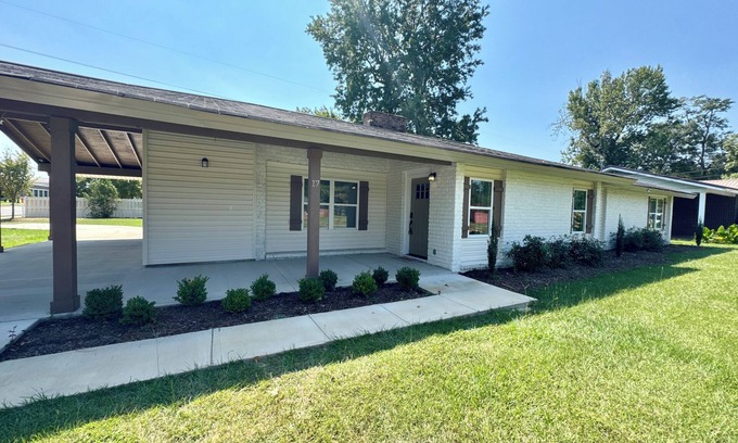 Tuscaloosa House | Rolling Tides | Tuscaloosa Vacation Rental-1.3 Miles to Bryant-Denny Stadium!