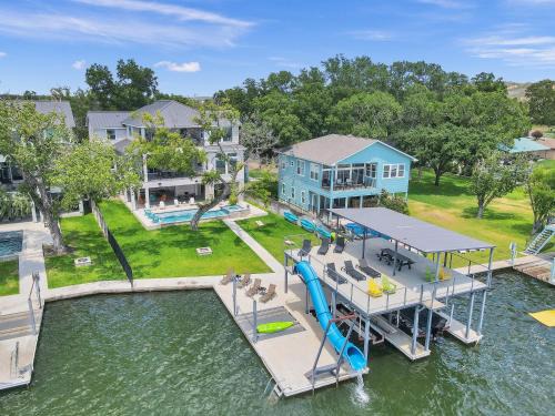 Kingsland House | Rolling Waves Haven Concierge Services Available