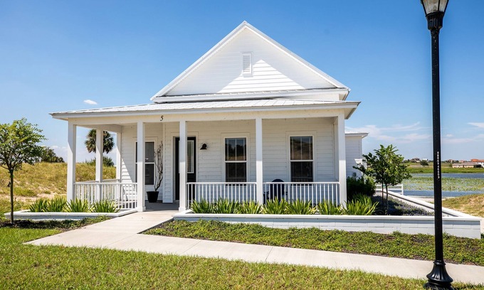 Lake Alfred Cottage | Romantic 1BR/1BA Cottage overlooking Lake Alfred!