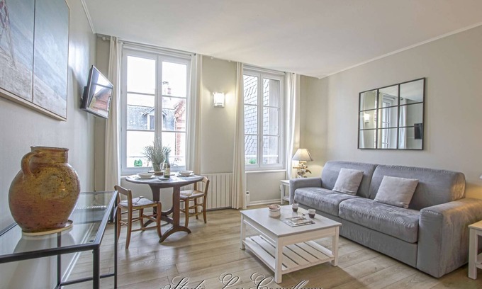 Honfleur Apartment | Romantic and comfy studio at the heart of Old Honfleur - Studio Les Coquillages ♥