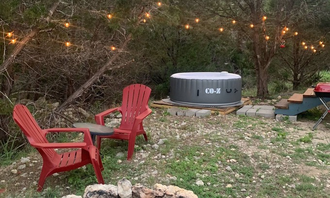 Canyon Lake Cabin | Romantic Cabin: Hot Tub, 🦮 2m Whitewater, Concierge