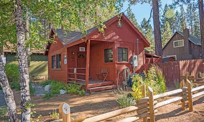 Al Tahoe Cabin | Romantic Cabin for 2- Private Hot Tub, Convenient to Heavenly, Lake and Casinos-1198C~