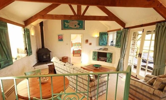 Looe House | Romantic Cornish Stone Barn for 2
