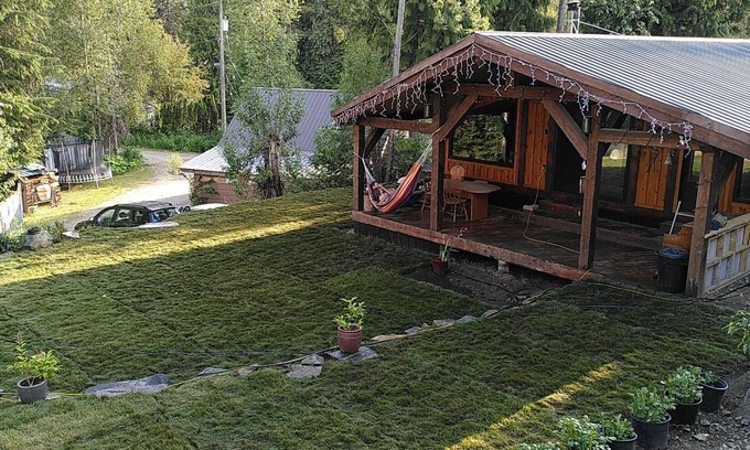 Ymir House | Romantic cozy house with hot tub and sauna!