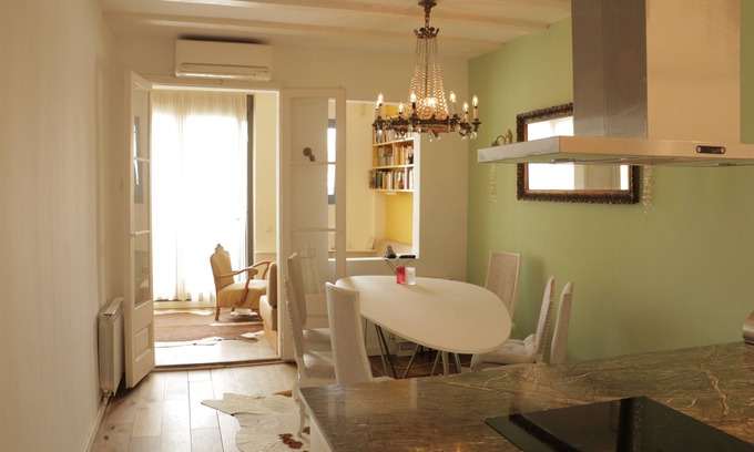 Sants-Montjuic Apartment | Romantic Design Apartment