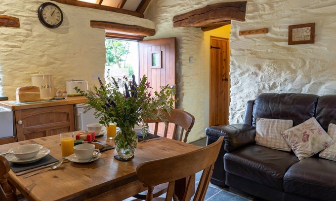Crymych House | Romantic dog friendly 1-bedroom cottage in Pembrokeshire countryside
