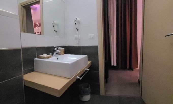 Rione III Colonna House | RomAntic Dreams Sistina Guest House: King Superior Room