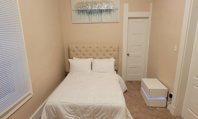 Indianapolis Cottage | Romantic get away in a serene neighborhood @ downtown Indy