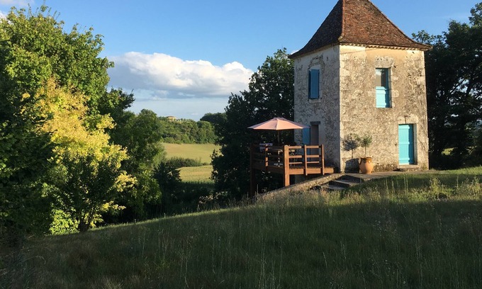 Parranquet House | Romantic old tower near Villereal - Dordogne borders - perfect hideaway