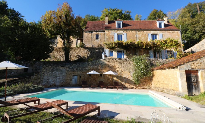Castels et Bezenac House | Romantic stone cottage with private pool, terrace and views*