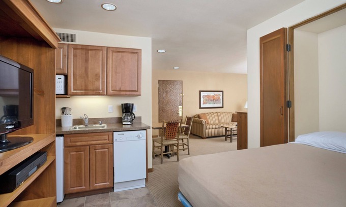 Taos Resort | Romantic Studio w/Fireplace - Near Historical Sites