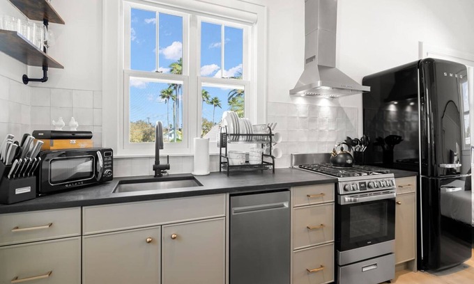 Historic Ybor Apartment | Romeo Julieta 2 Epic Studios Steps to 7th Ave