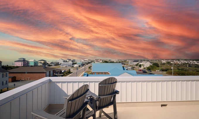 Surf City House | Roof Top Terrace, Elevator, Luxury! Sirens Seaside