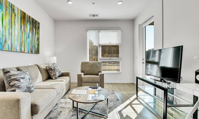 Mission Valley Apartment | Rooftop Deck w/Mission Valley Views! Free Parking