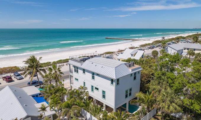 Bradenton Beach House | Rooftop deck with Gulf views - Villa Rayo Del Sol