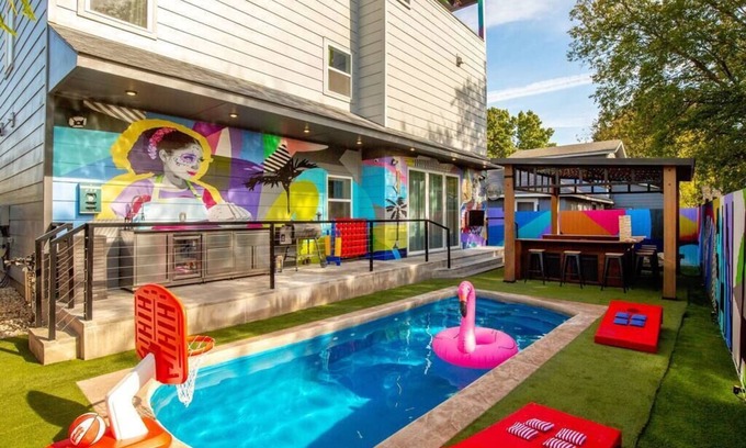 Downtown San Antonio House | Rooftop Karaoke w/City Views, HotTub, Pool, Games