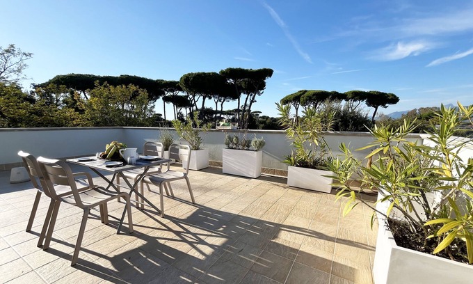 Lido di Camaiore Apartment | Rooftop Versilia, Casa Glicine near the sea