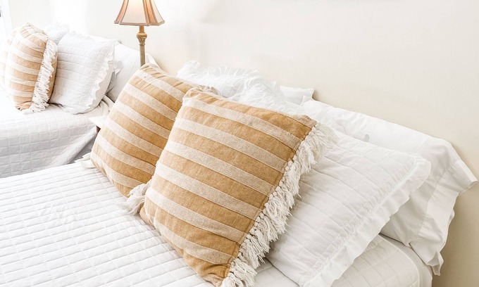 Whitehall Apartment | Room #15