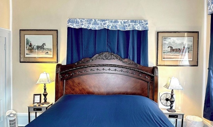 Shelbyville Bed & Breakfast | Room 2 King Belmont Inn on 1st floor In room private bathroom Shelbyville, TN
