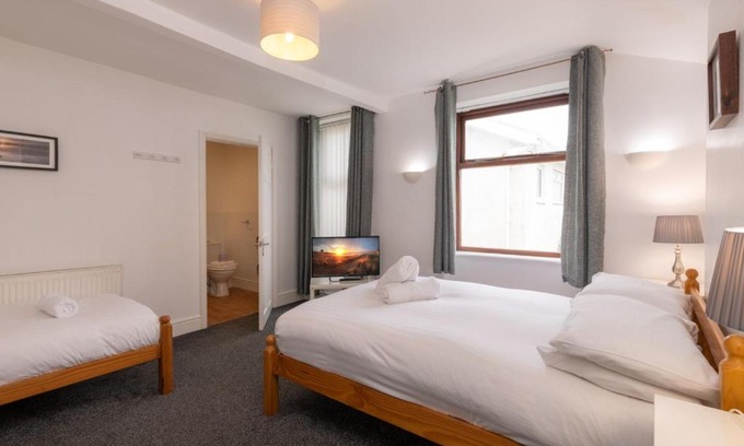 Rhosneigr House | Room 4 - Glan Neigr