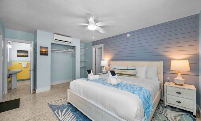 Sunset Beach Hotel | Room 5 · Courtyard Poolside Suite, Beach Adjacent