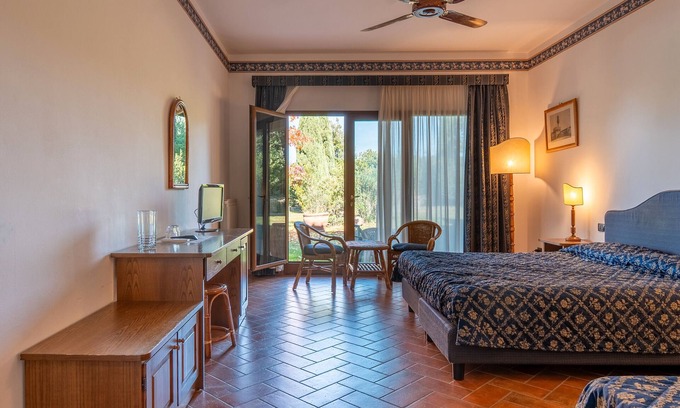 San Donato in Fronzano Apartment | Room '68 H Fattoria Degli Usignoli' with Shared Pool, Wi-Fi and Air Conditioning