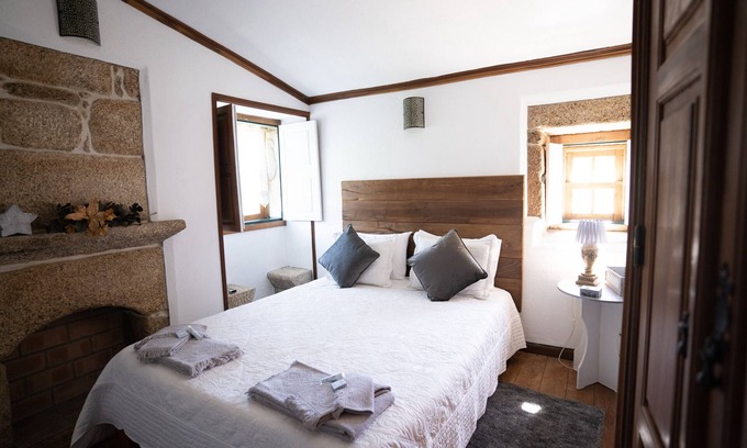 Sortelha Apartment | Room '7 Chaves' with Mountain View, Wi-Fi and Air Conditioning
