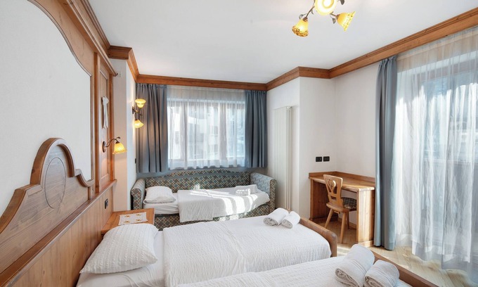 Fontanazzo Apartment | Room 'Camera Tripla Botton D'Oro' with Mountain View, Shared Terrace and Wi-Fi