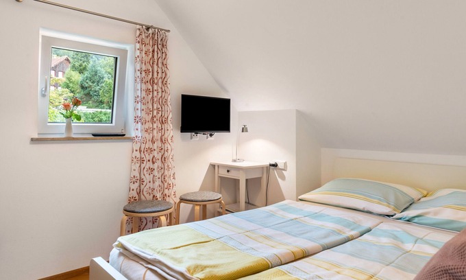 Bodman-Ludwigshafen Apartment | Room 'Doppelzimmer' with Shared Garden and Wi-Fi