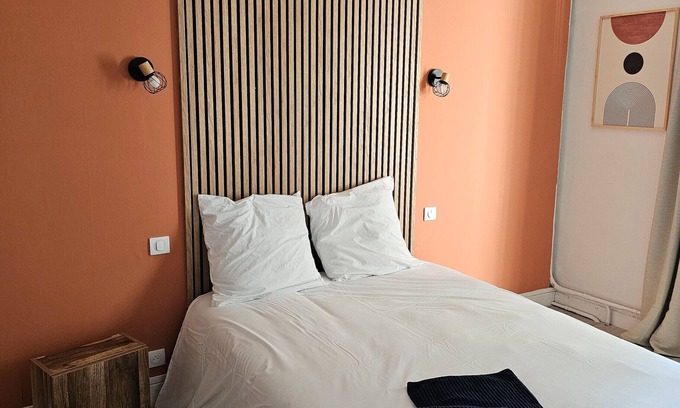 Salies-du-Salat Apartment | Room 'Double Room' with Shared Terrace, Wi-Fi and Air Conditioning