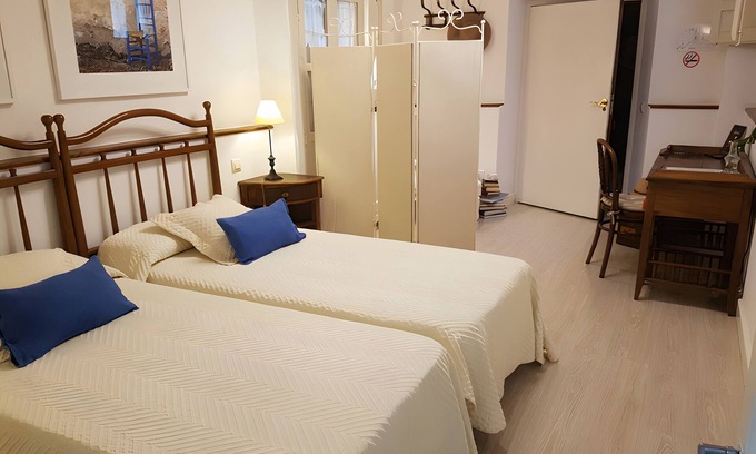 Consuegra Apartment | Room 'El Hogar' with Shared Pool, Shared Garden and Wi-Fi