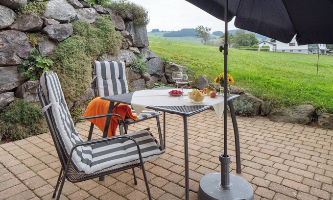 Breitnau House | Room 'Gästezimmer Hirschsprung' with Mountain View, Shared Garden and Wi-Fi