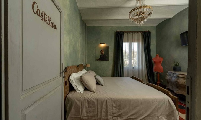 Campiglia d'Orcia Apartment | Room 'Il Castellare' with Shared Garden, Wi-Fi and Air Conditioning
