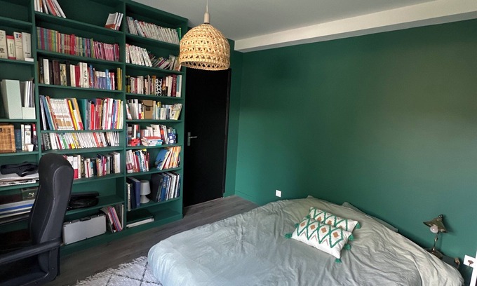 Sarge-les-le-Mans Bed & Breakfast | Room in contemporary house with swimming pool