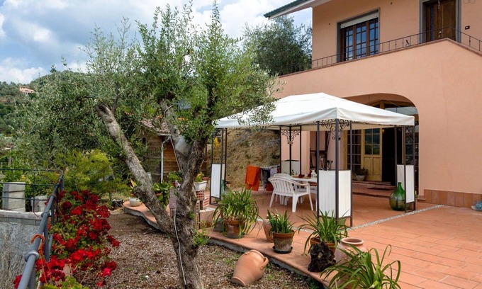 Cogorno Villa | Room in Guest Room - Hillside Room With Garden and sea View No8264