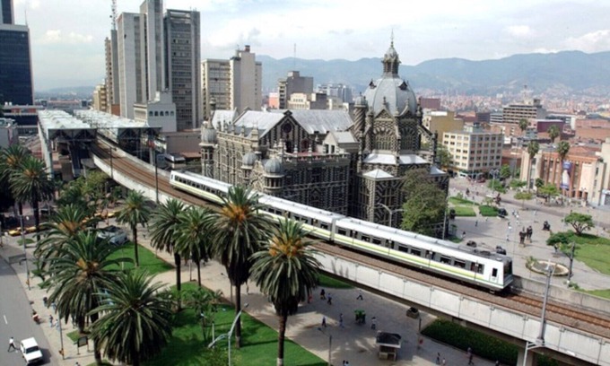 Villa Hermosa Bed & Breakfast | Room in Medellin 50B Hospital Station Metro