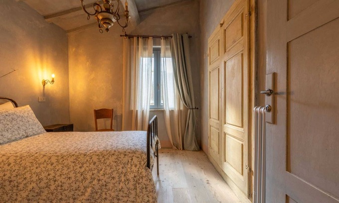 Campiglia d'Orcia Apartment | Room 'L'imbrunire - L'opificio' with Shared Garden, Wi-Fi and Air Conditioning