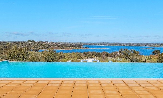 Elvas House | Room 'Lebre' with Shared Pool, Wi-Fi and Air Conditioning