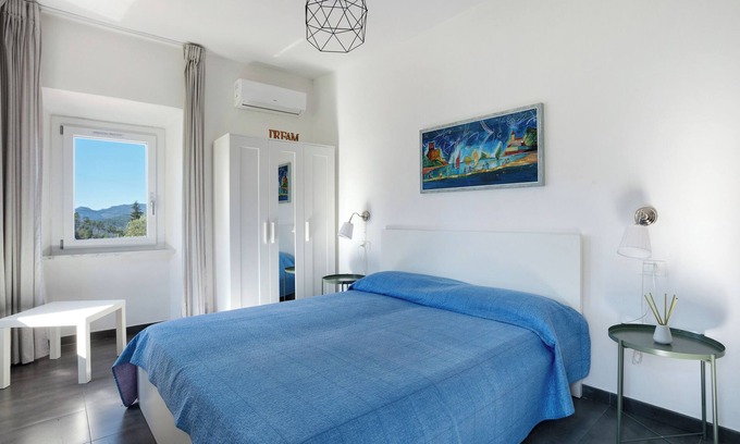 Rocchetta di Vara Apartment | Room 'Matrimoniale' with Mountain View, Wi-Fi and Air Conditioning